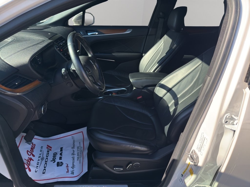 Used 2019 White Platinum Metallic Tri-Coat Lincoln Reserve image 4