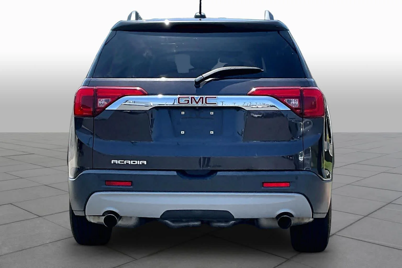 Used 2018 Iridium Metallic GMC SLT image 4