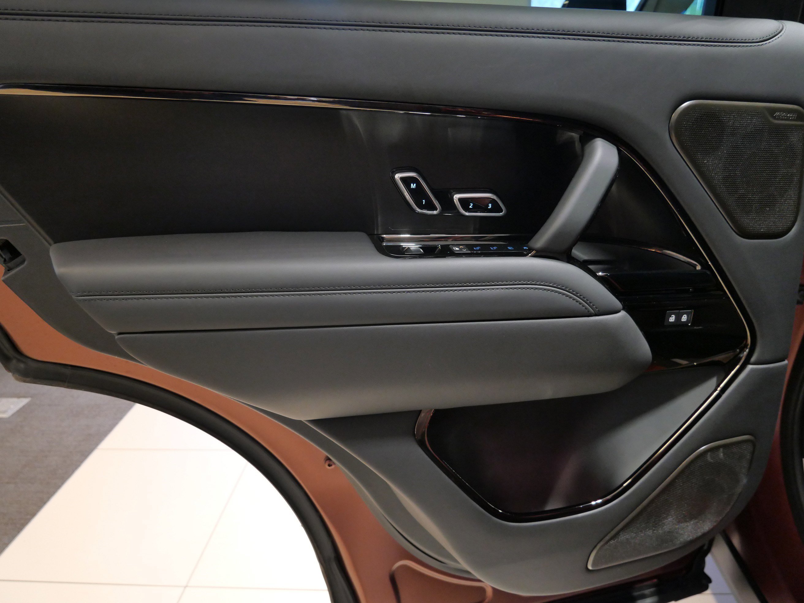 Used 2023 Sunrise Copper SV Bespoke Ultra Met Satin Land Rover SV image 16