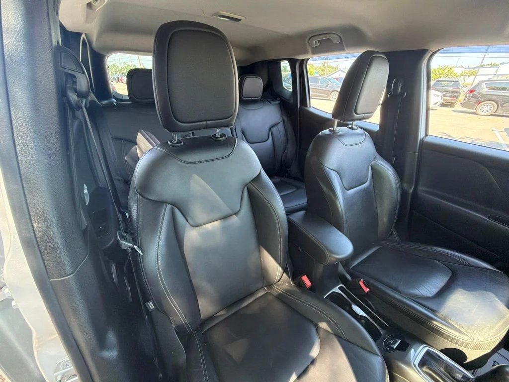 Used 2018 Silver Jeep Limited image 37