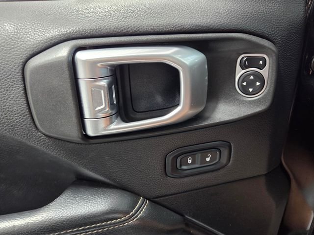 Used 2020 Black Jeep Unlimited Sahara image 25