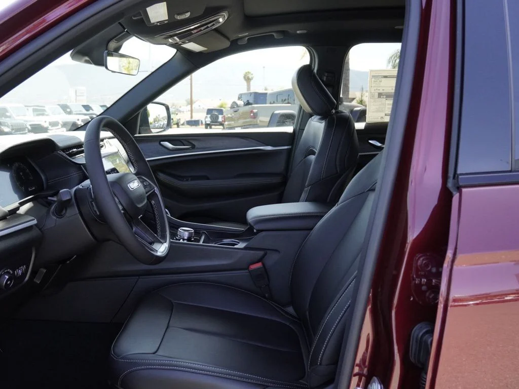 New 2026 Velvet Red Pearl-Coat Exterior Paint Jeep Limited image 17
