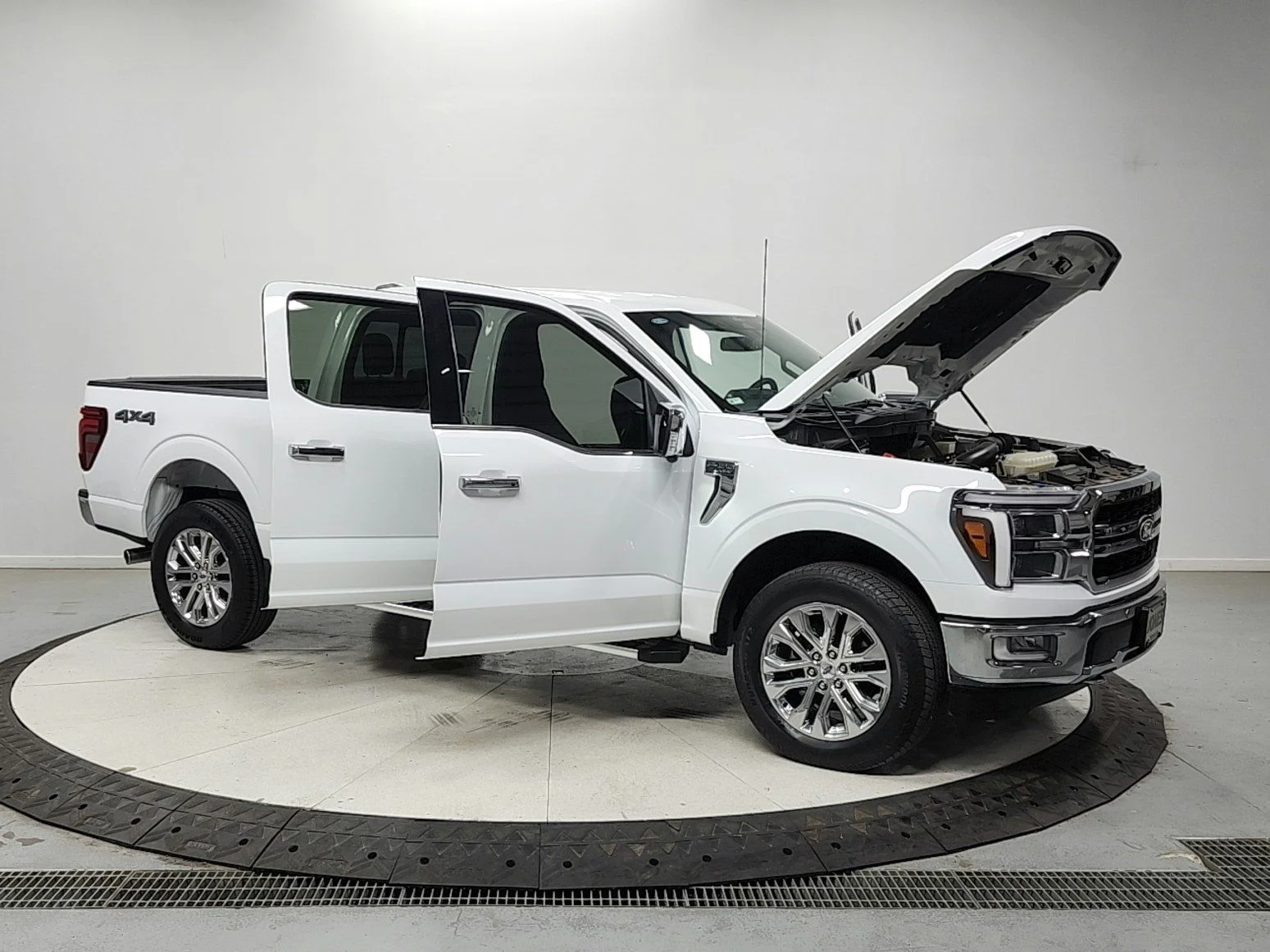 Used 2024 White Ford Lariat image 9