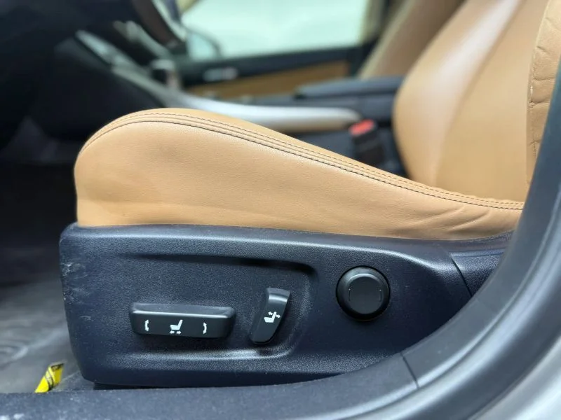 2016 Lexus IS 200t - Photo 13