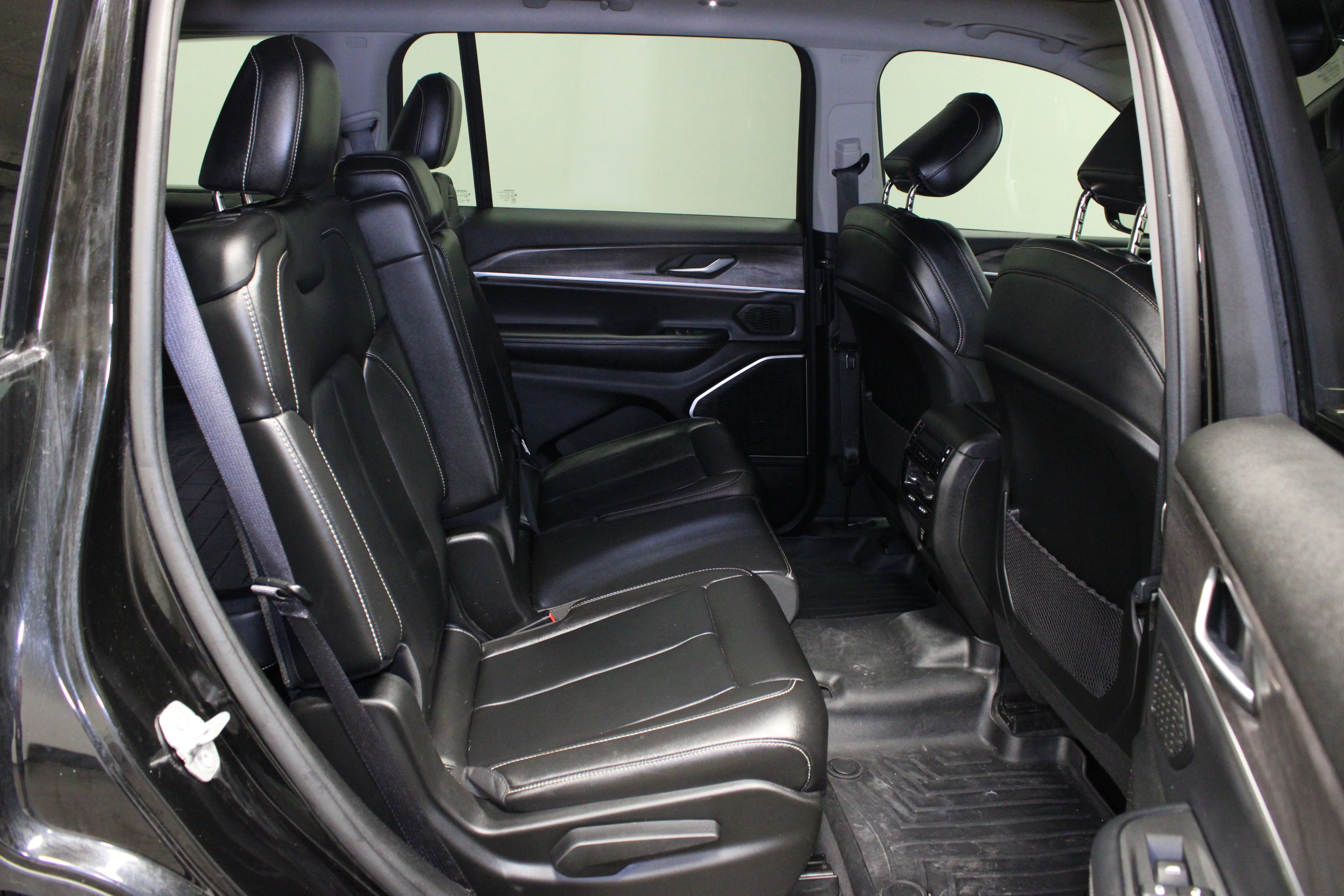 Used 2021 Diamond Black Crystal Pearlcoat Jeep Limited image 15