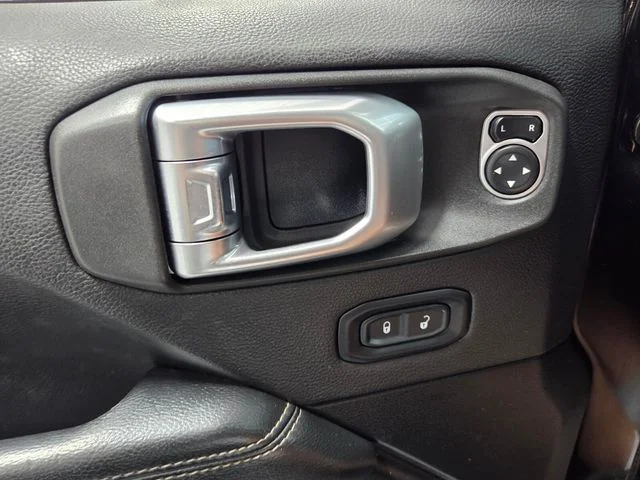 Used 2020 Black Jeep Unlimited Sahara image 25
