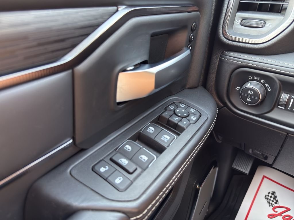 Used 2025 Diamond Black Crystal Pearlcoat Ram Power Wagon image 21