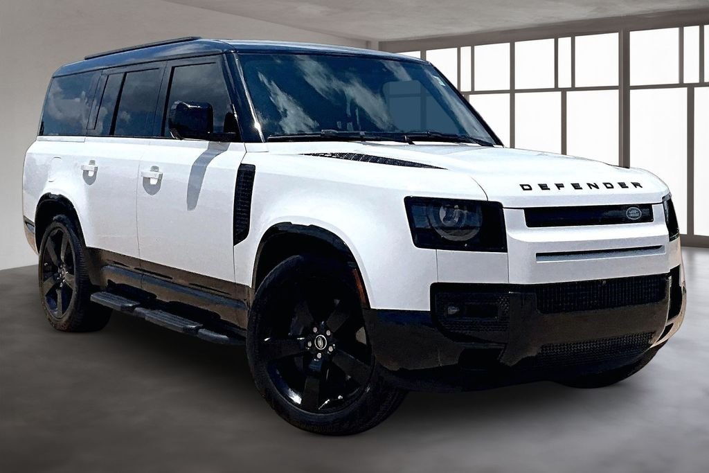 Certified Used 2025 Fuji White Land Rover X-Dynamic SE image 10