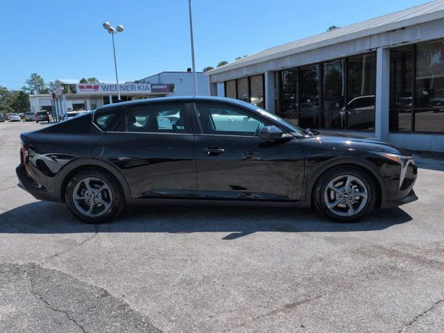 Used 2025 Black Kia LXS image 4