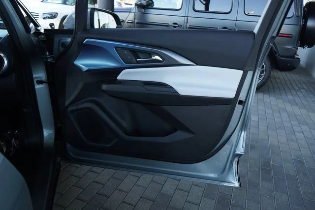 2025 Chevrolet Equinox EV LT - Photo 32