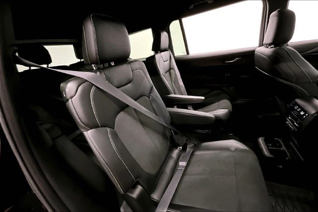 Used 2025 Diamond Black Crystal Pearlcoat Jeep Altitude X image 26