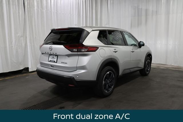Used 2024 Silver Nissan SV image 3