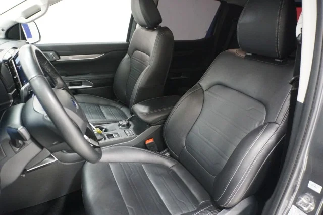 Used 2025 Carbonized Gray Metallic Ford LARIAT image 16