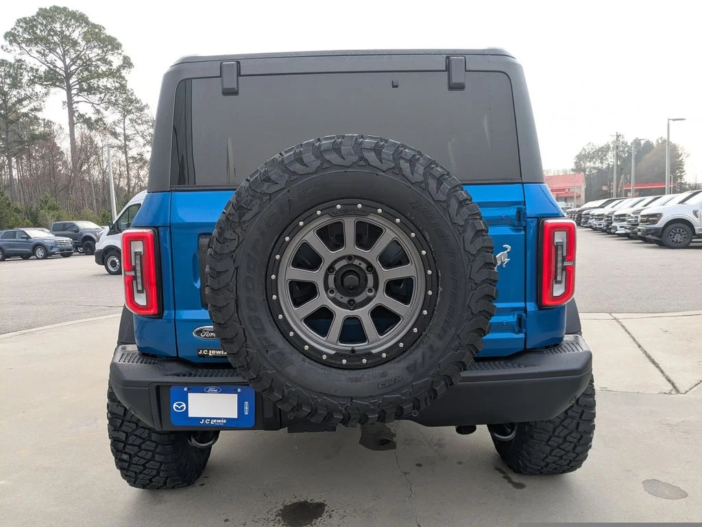 New 2025 Velocity Blue Metallic Ford Badlands image 5