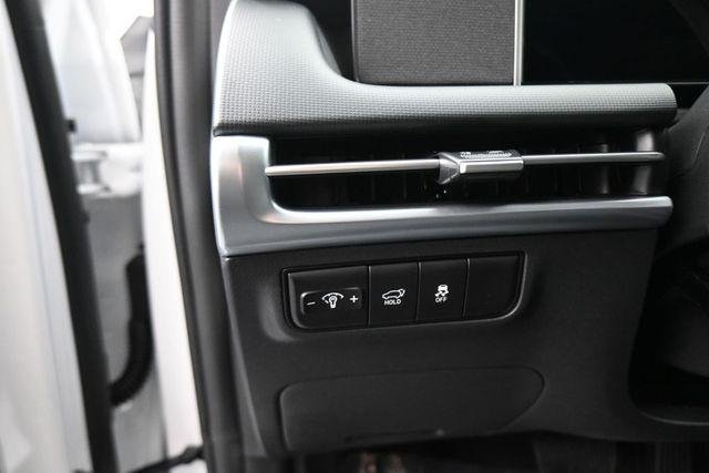 New 2026 White Hyundai SEL Plus FWD image 16