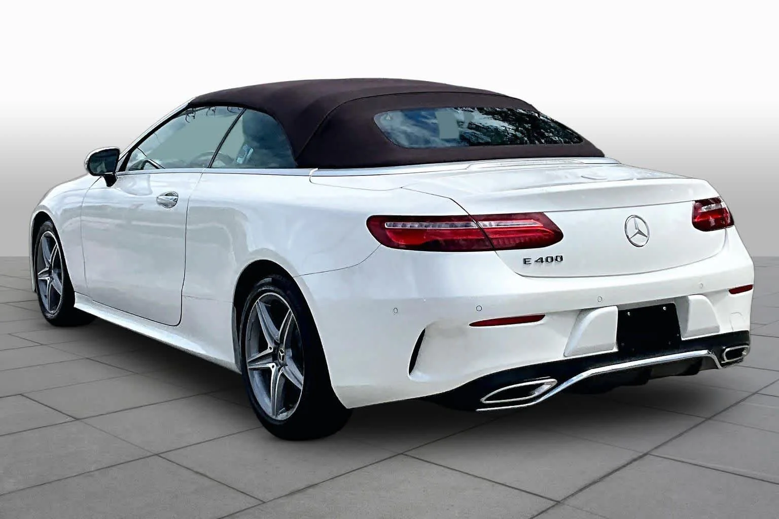Used 2018 designo Diamond White Mercedes-Benz E 400 image 12
