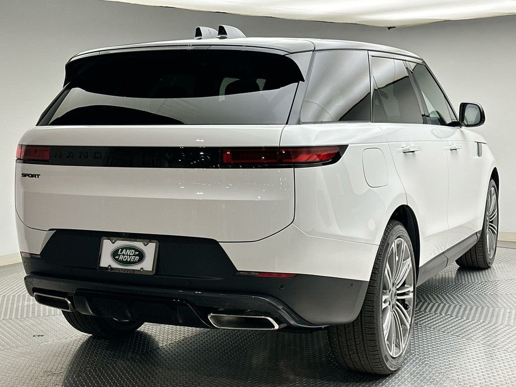 New 2026 Fuji White Land Rover SE image 3