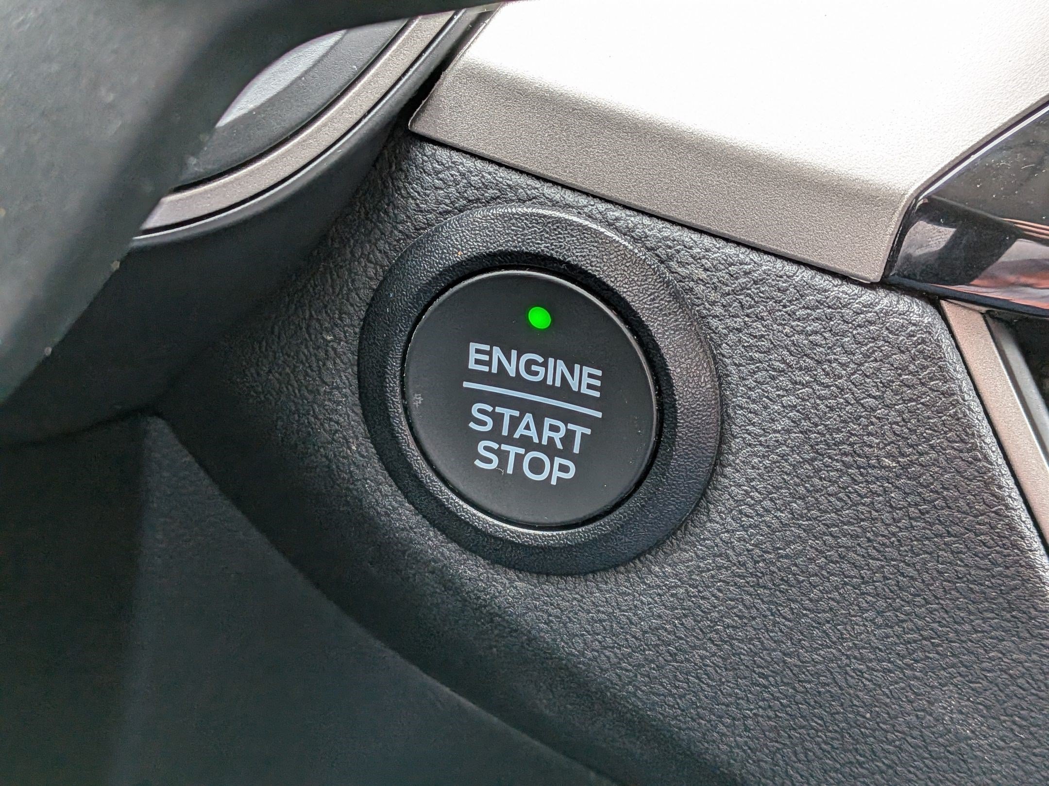 Used 2022 Oxford White Ford SE image 23