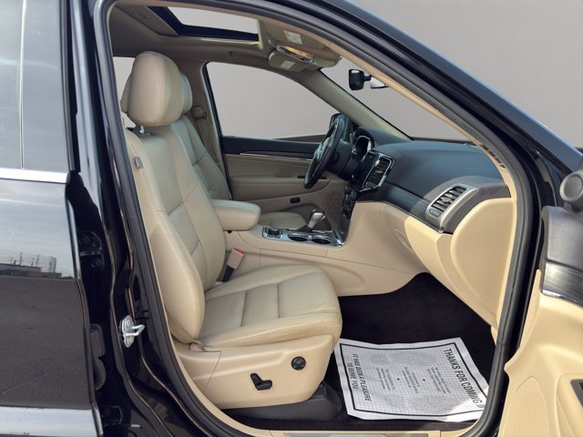 Used 2019 Diamond Black Crystal Pearlcoat Jeep Limited image 19