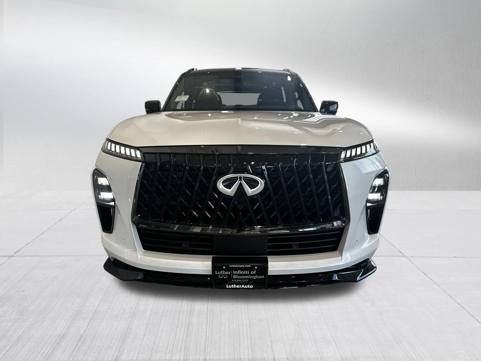 New 2027 2T RADIANT WHIT INFINITI Sport 4WD image 4