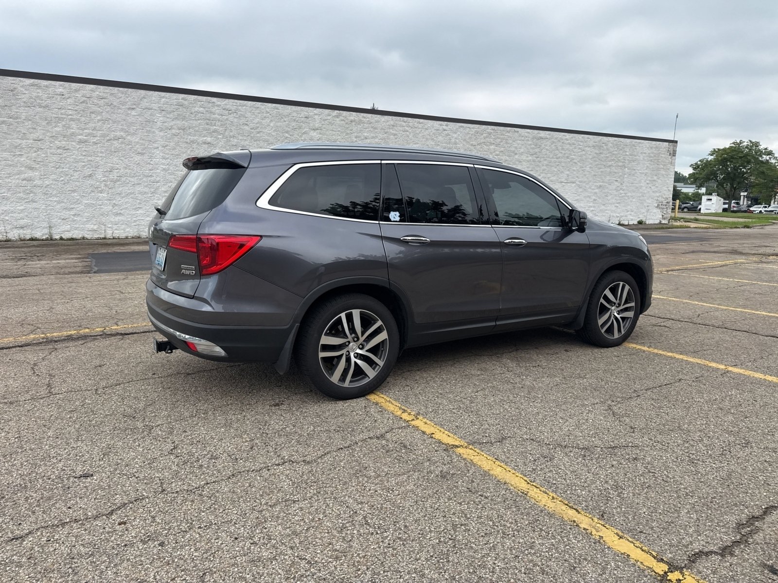 Used 2017 Modern Steel Metallic Honda Touring image 28