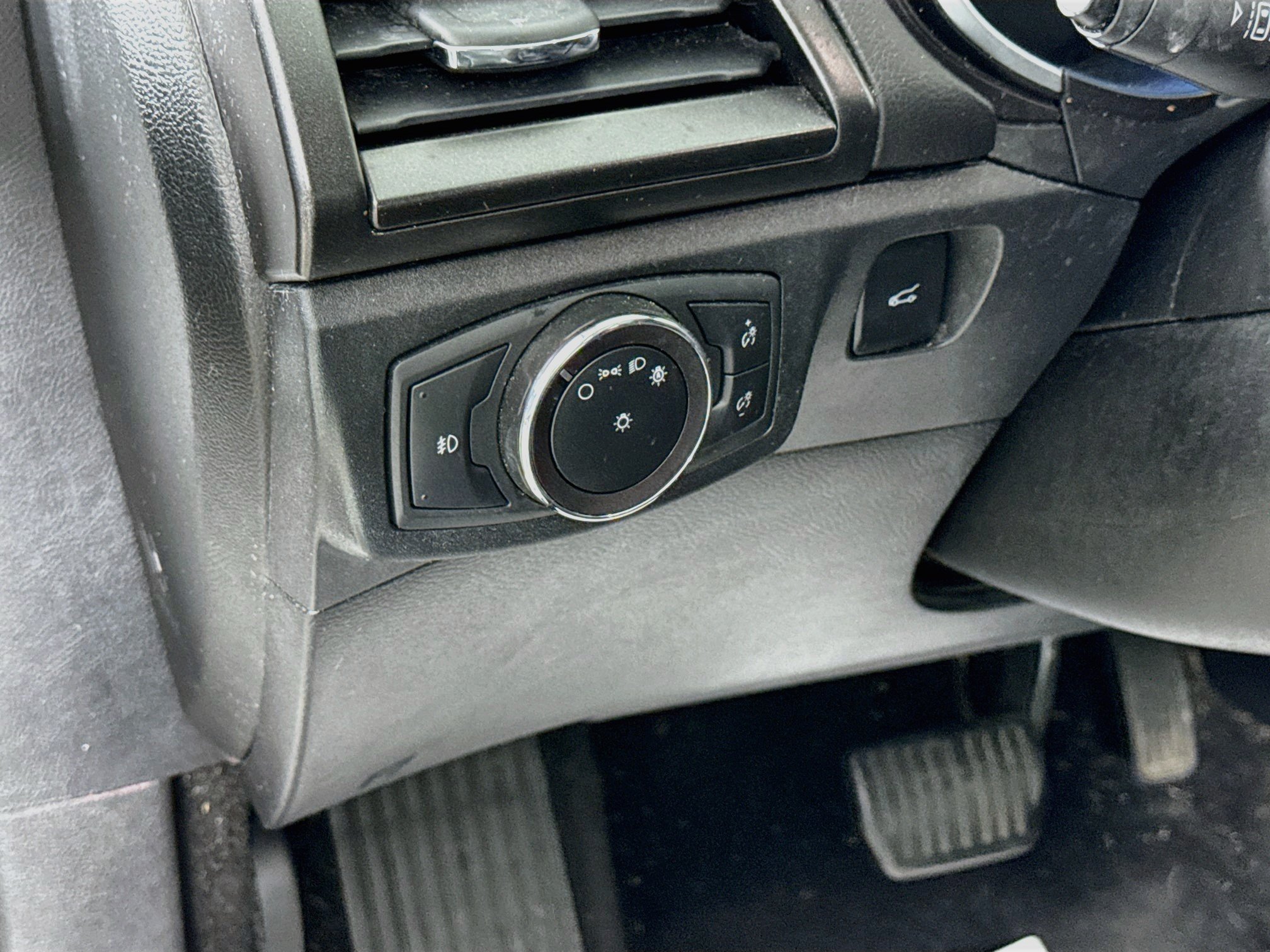 Used 2020 Oxford White Ford Titanium image 10
