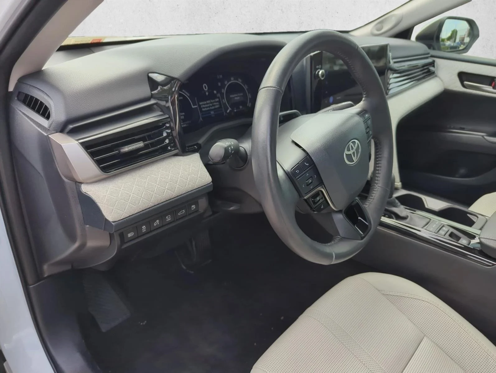 Used 2025 Wind Chill Pearl Toyota XLE image 12