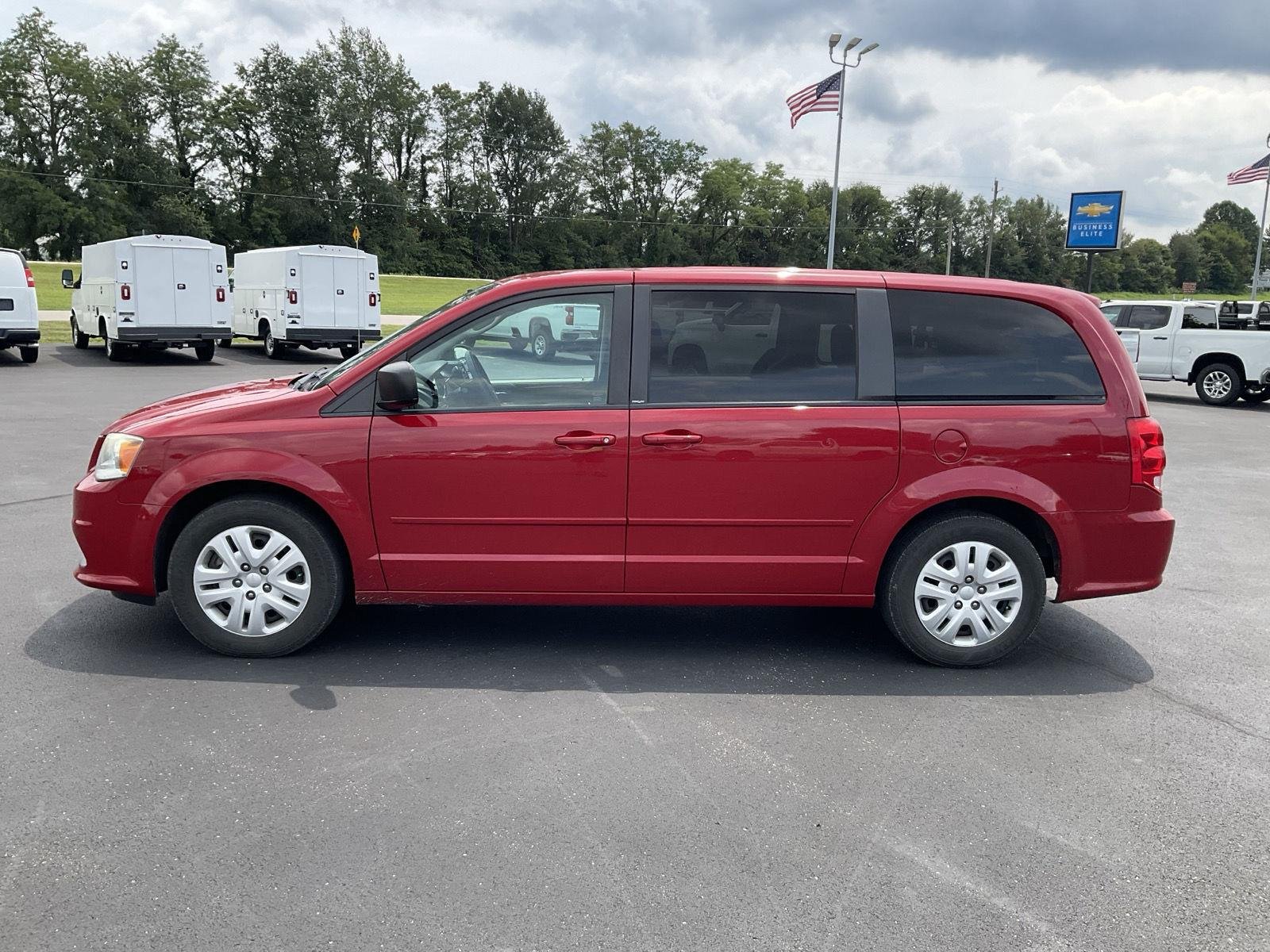 Used 2014 Redline 2 Coat Pearl Dodge SE image 4