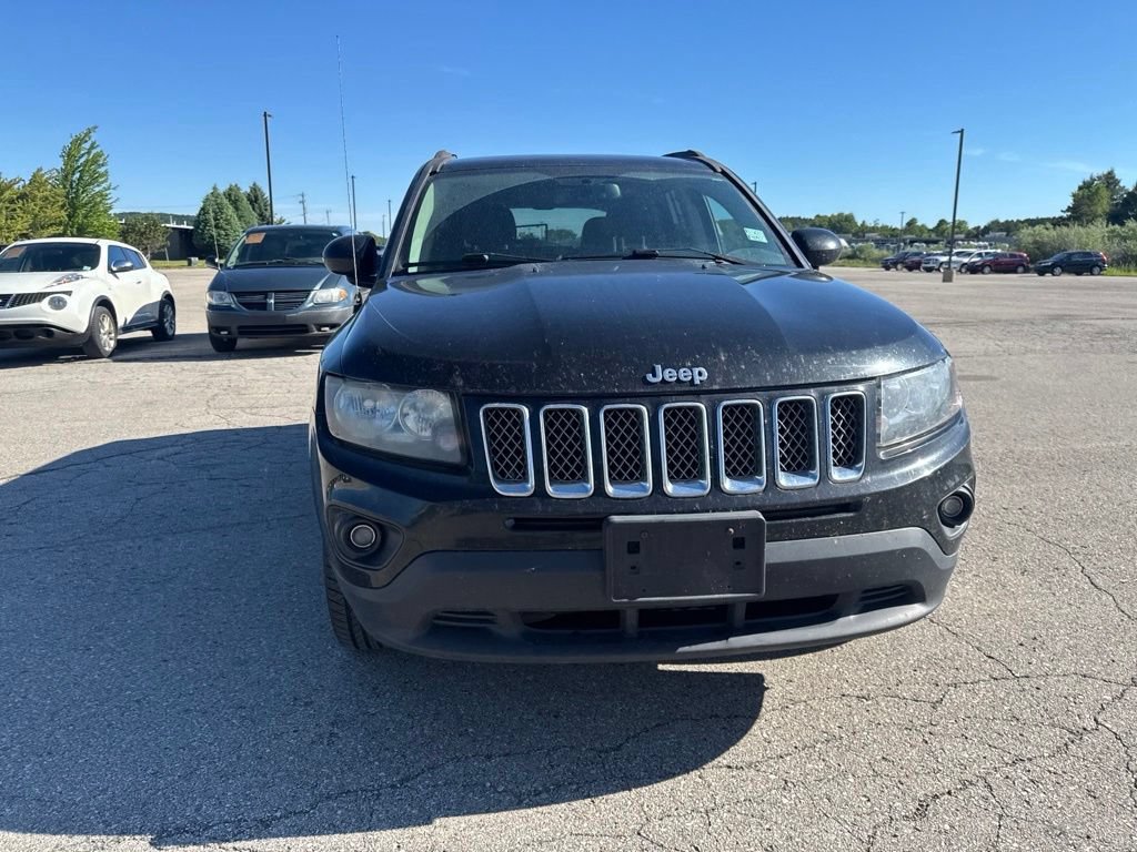 Used 2016  Jeep Latitude image 8