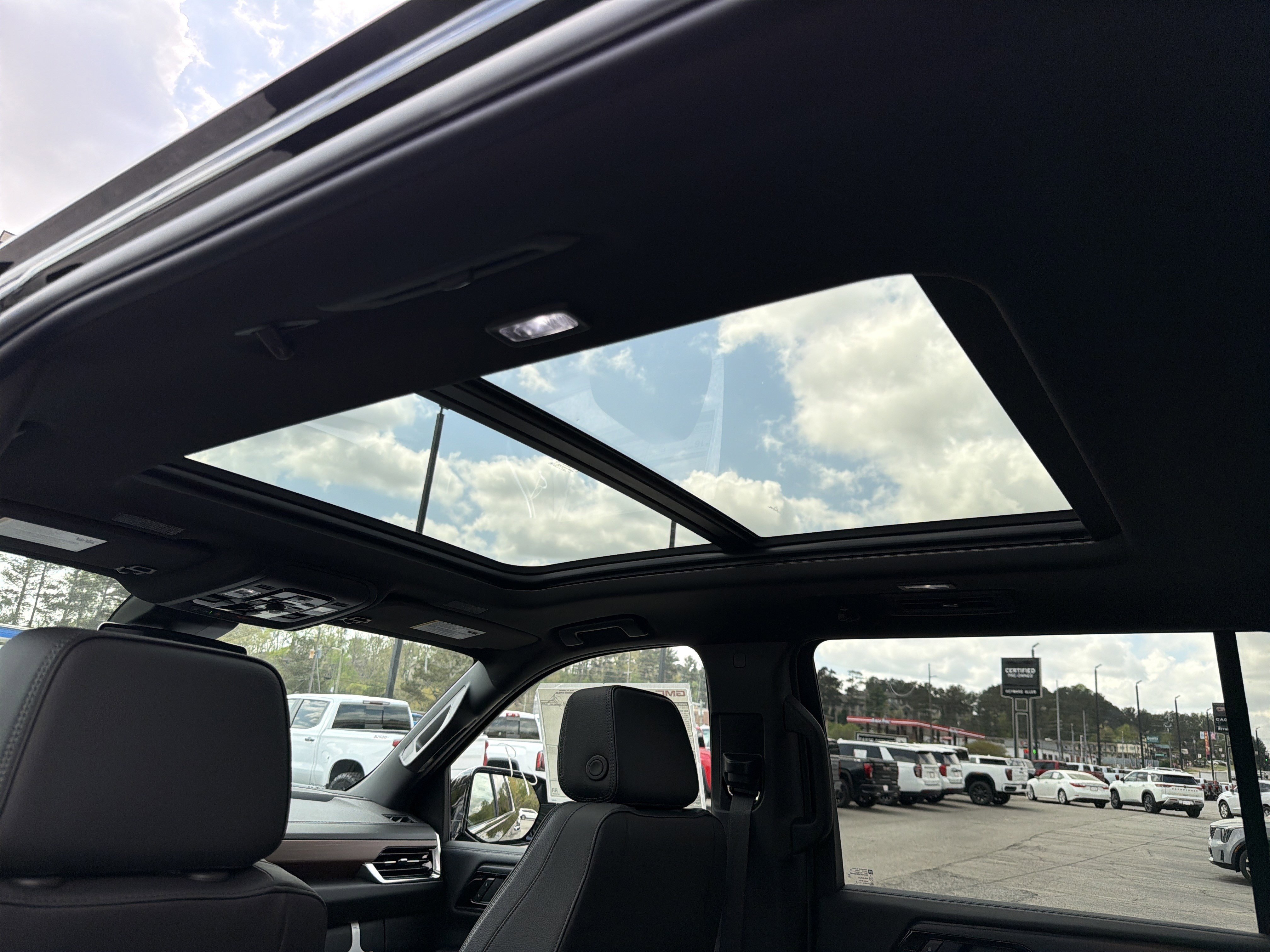 2026 GMC Yukon XL Denali - Photo 30
