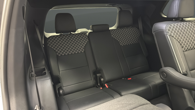 Used 2024 Summit White GMC Denali image 25