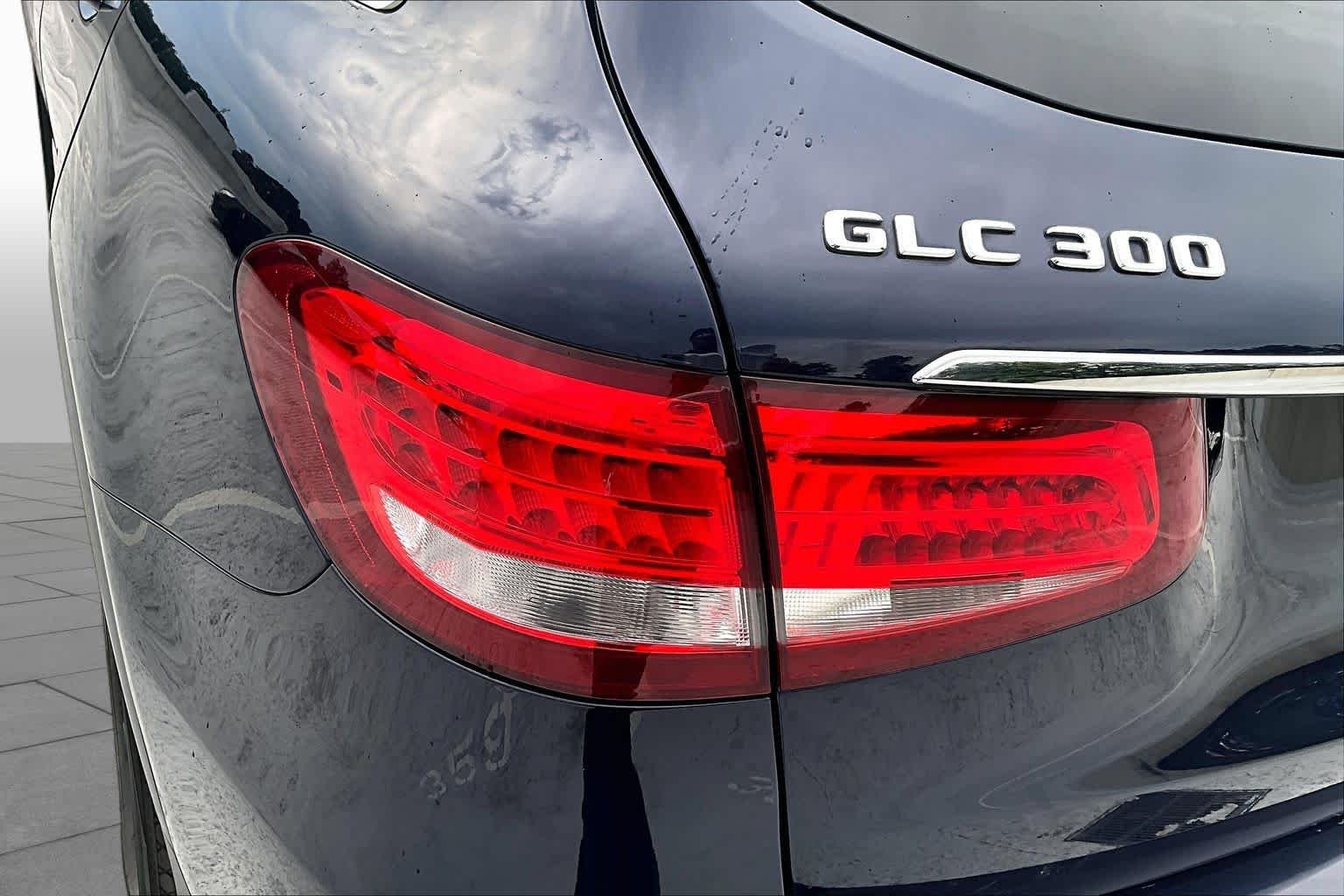 Used 2018 Lunar Blue Metallic Mercedes-Benz GLC 300 image 29