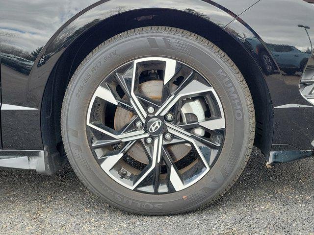 New 2025 Abyss Black Hyundai SEL image 5