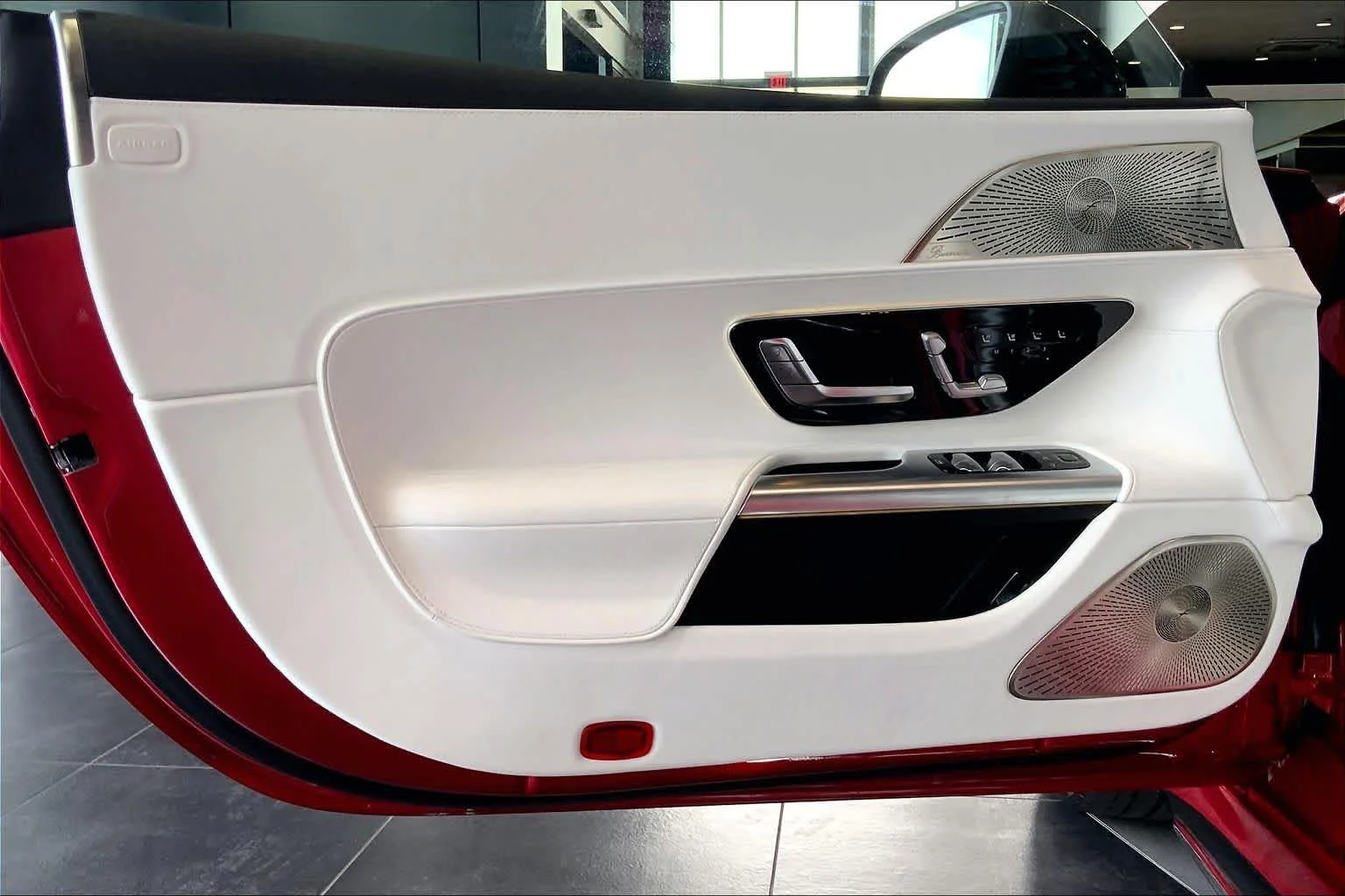 New 2026 MANUFAKTUR garnet red metallic (Red Ambiance) Mercedes-Benz Maybach SL 680 Monogram Series image 10