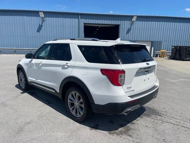 Used 2022 White Metallic Ford Limited image 2