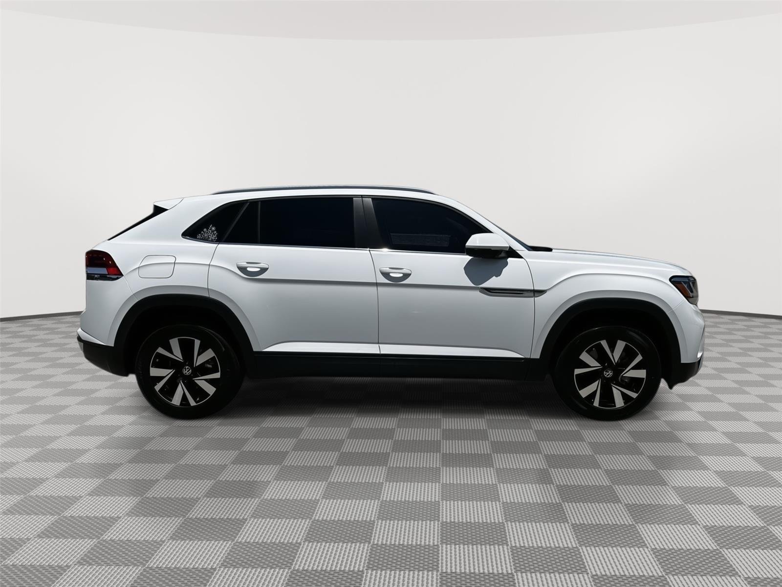 Used 2022 Pure White Volkswagen 2.0T SE image 5