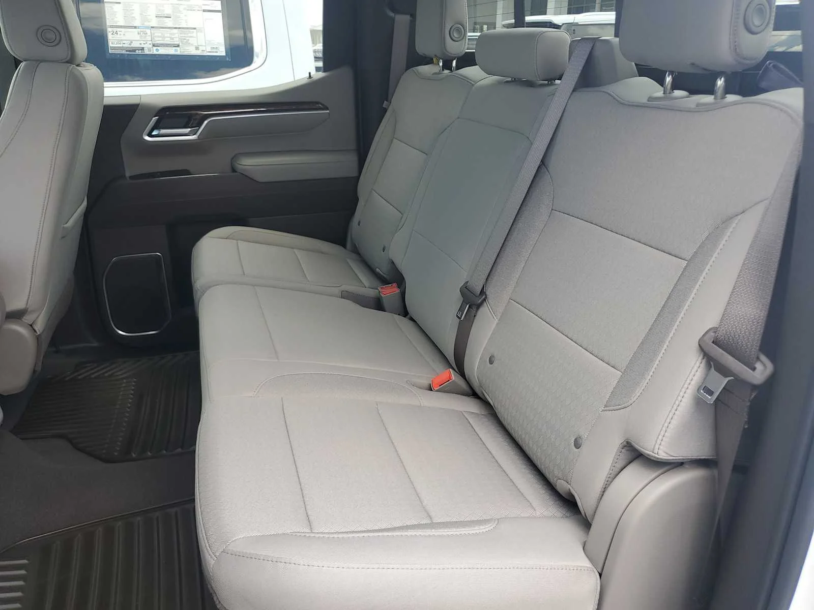 New 2026 Summit White GMC SLE image 31