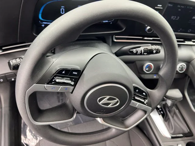 Used 2025 Black Hyundai SE image 20