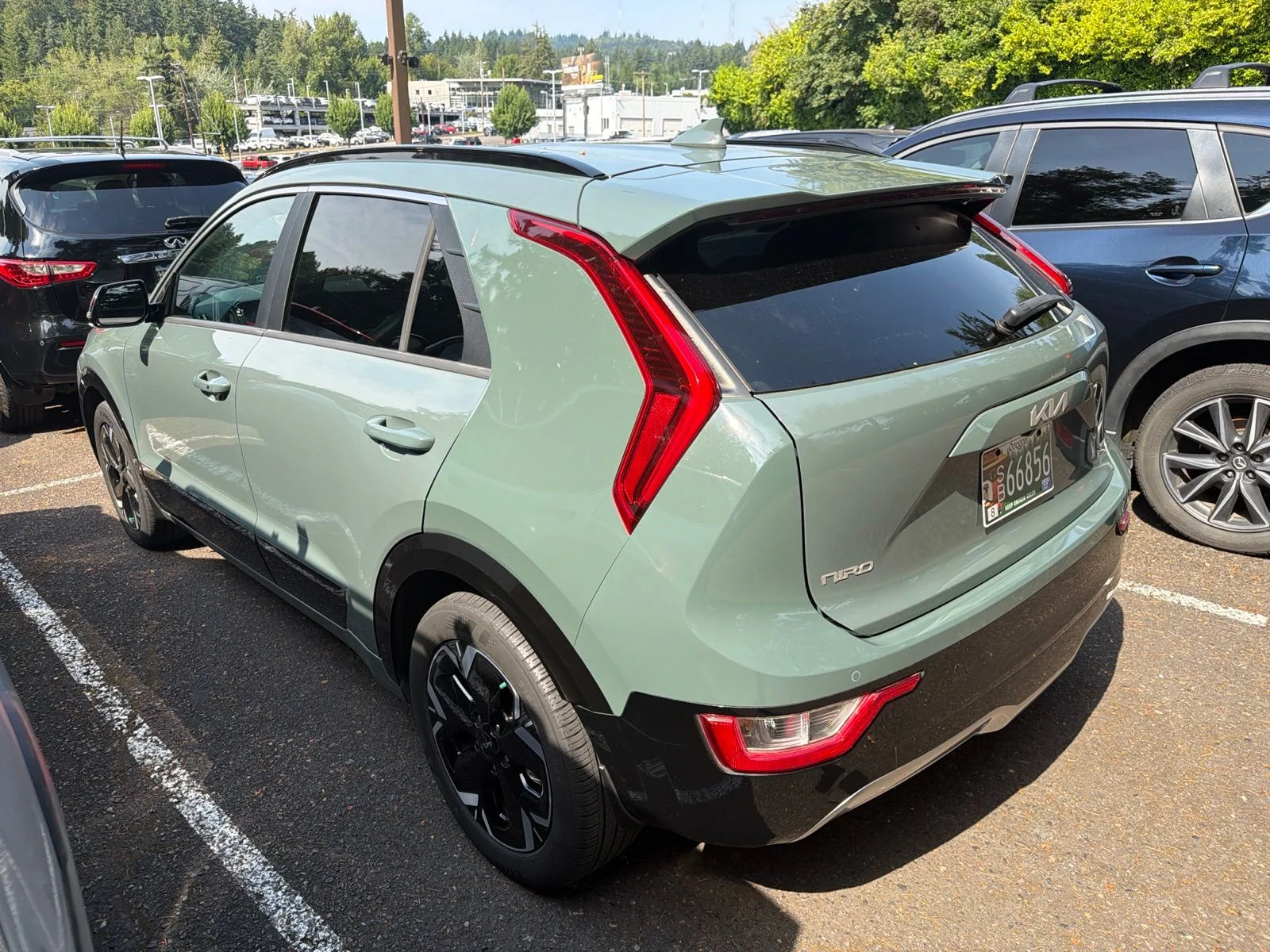 Used 2023 Green Kia Wind image 6
