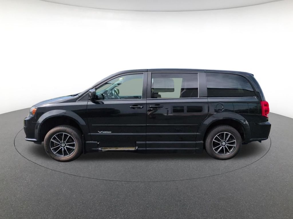 Used 2015 Black Dodge SXT image 10