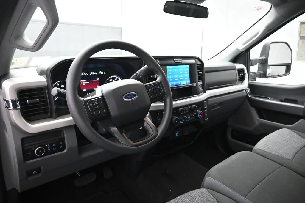 New 2026 Oxford White Ford XLT image 14