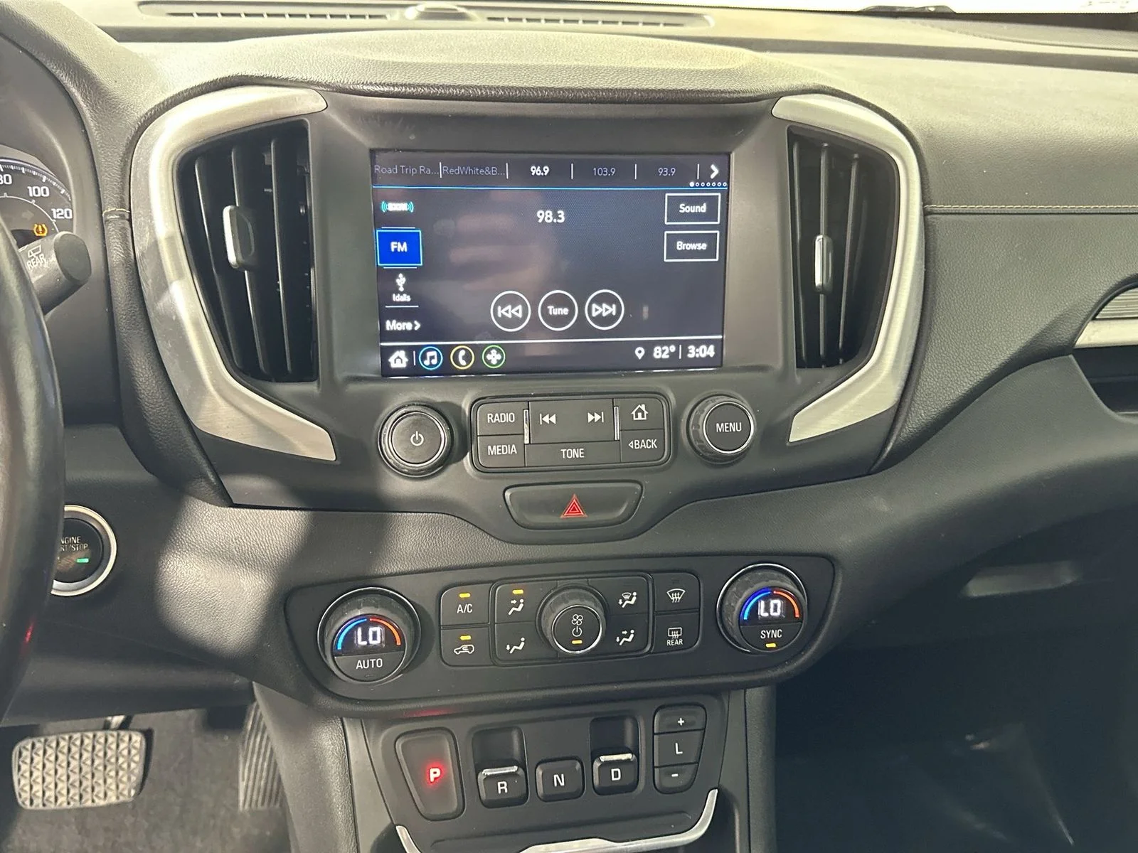 Used 2018 White GMC SLT image 21