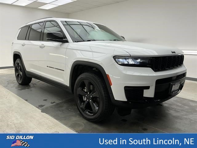 Used 2022 Bright White Clearcoat Jeep Altitude image 3