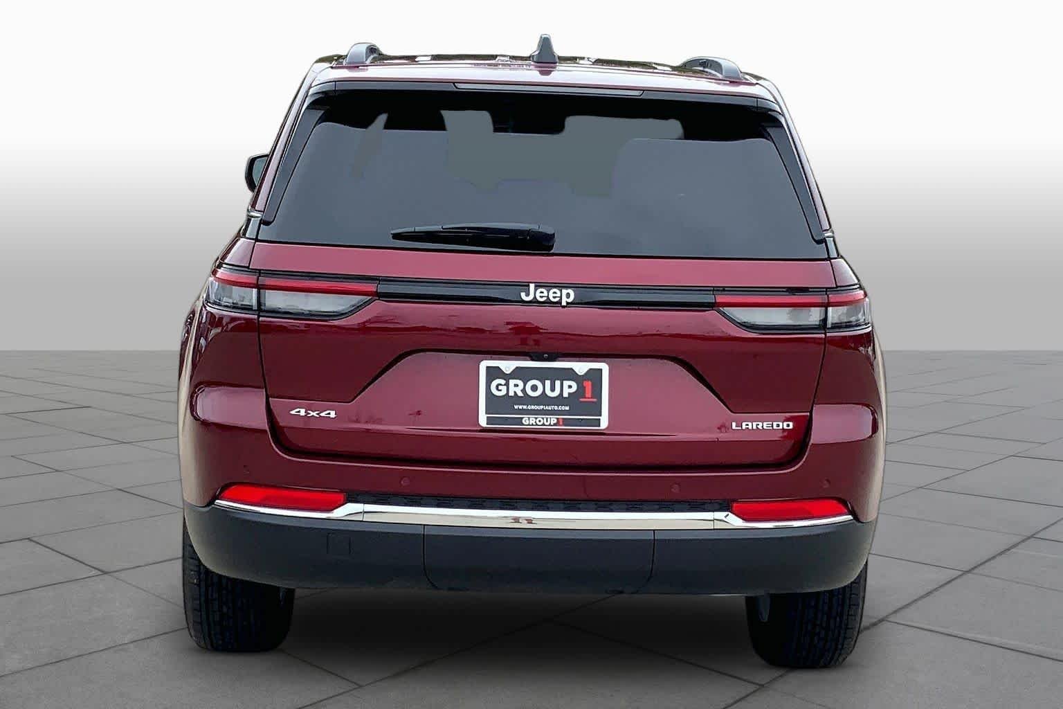 Used 2025 Velvet Red Pearlcoat Jeep Laredo image 5