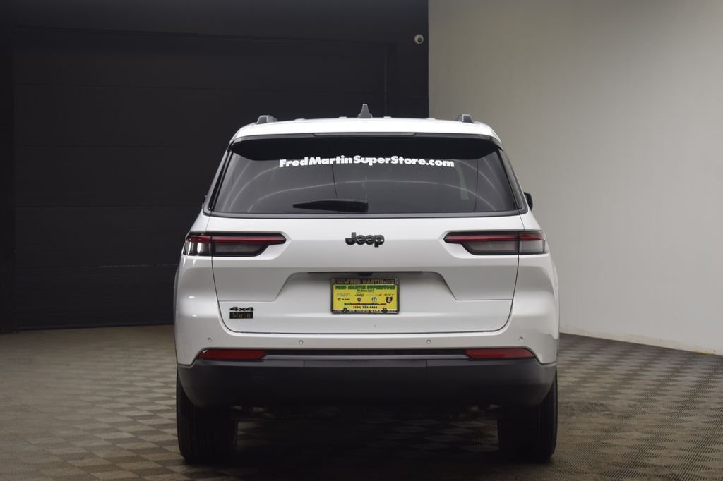 New 2026 Bright White Clear-Coat Exterior Paint Jeep  image 9