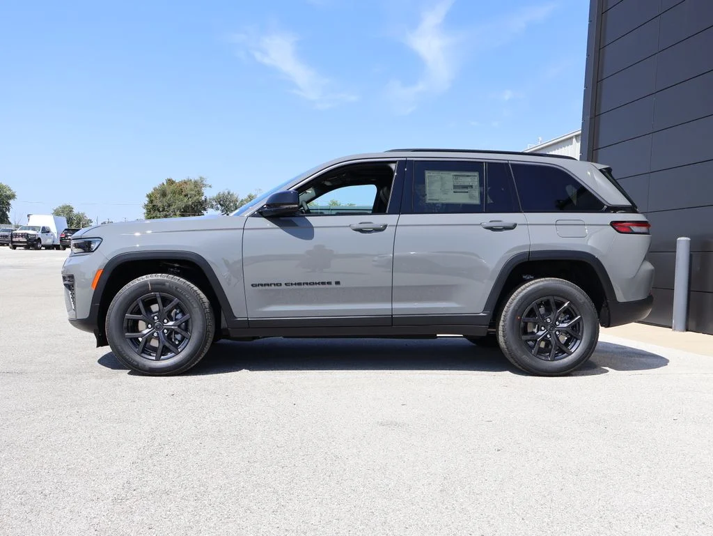 New 2027 Sting-Gray Clearcoat Jeep Laredo Altitude image 2
