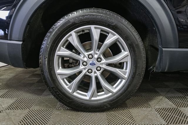 Used 2023 Black Ford XLT image 16