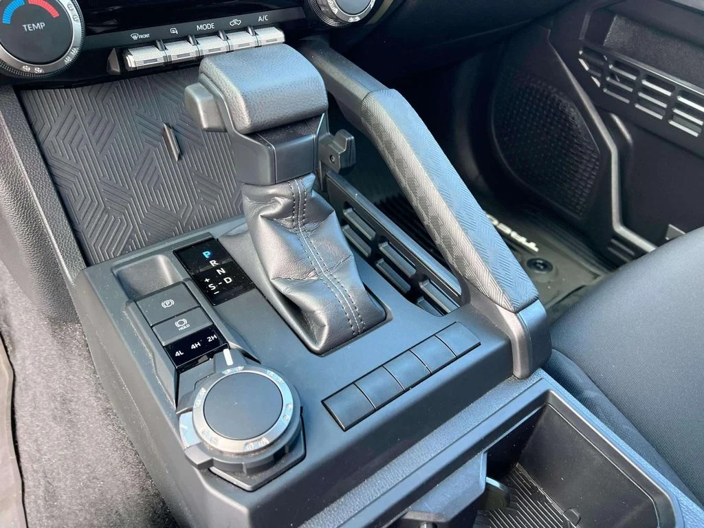 2025 Toyota Tacoma SR - Photo 14