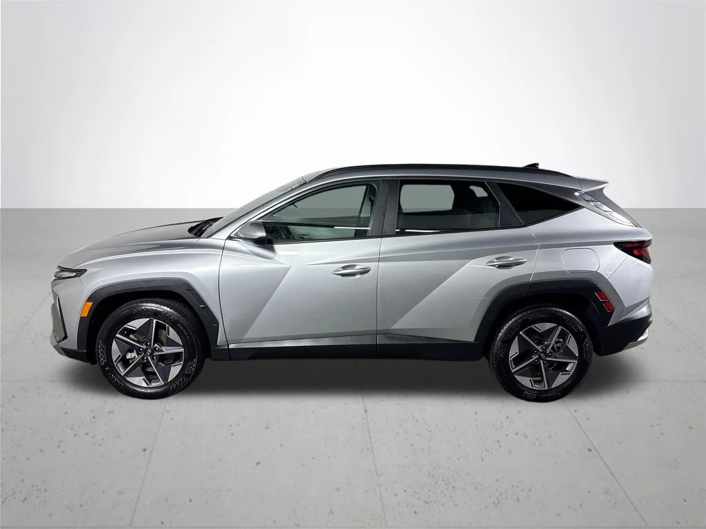 Used 2025 Silver Hyundai SEL image 9
