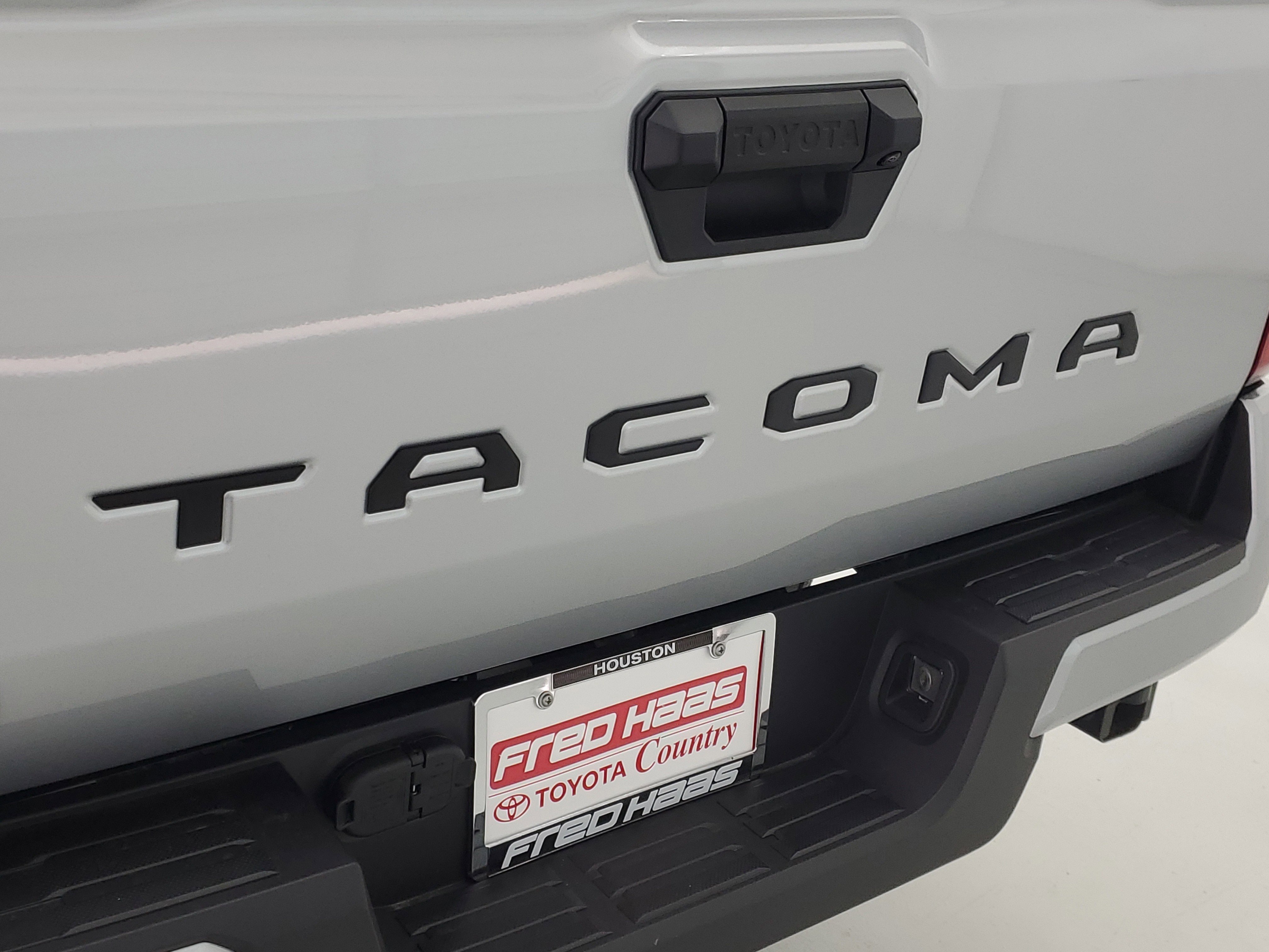 2026 Toyota Tacoma SR5 - Photo 9